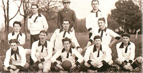 La première équipe de football des Voltigeurs en 1920.